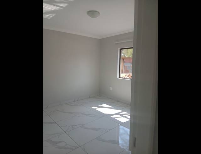 3 BEDROOM FREEHOLD FOR SALE IN DERSLEY